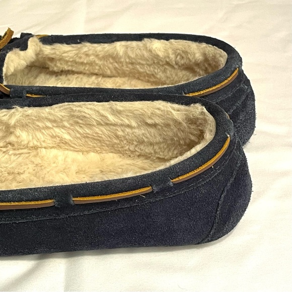 MINNETONKA Moccasins Women’s Cozy Slippers - Picture 4 of 7